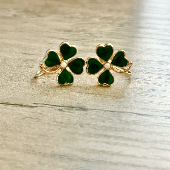 Vintage Gold and Green Screw Clip On Pearl Clover Earrings - Picture 1 of 4